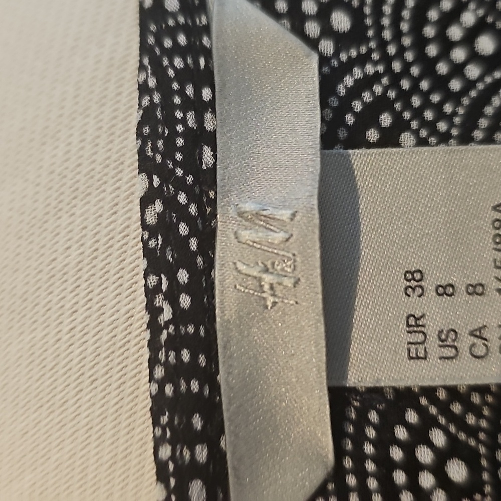 H&M Black Plunge Neck Bishop Sleeve Dress - Picture 7 of 9